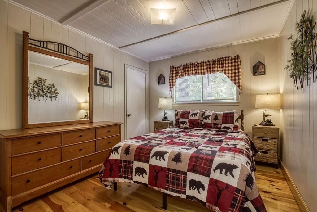 Four Bears Den, Hot Tub, 1089 Of Free Attraction Tickets For Each Paid Day, Dollywood And More Гатлінбург Екстер'єр фото