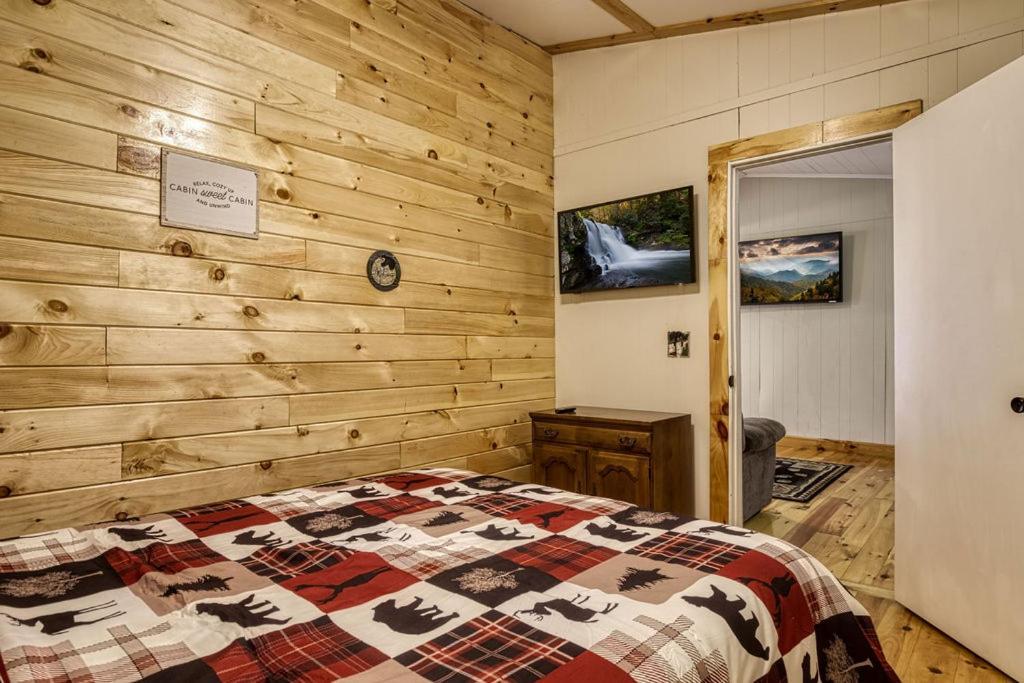 Four Bears Den, Hot Tub, 1089 Of Free Attraction Tickets For Each Paid Day, Dollywood And More Гатлінбург Екстер'єр фото