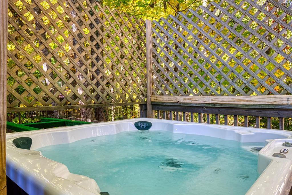 Four Bears Den, Hot Tub, 1089 Of Free Attraction Tickets For Each Paid Day, Dollywood And More Гатлінбург Екстер'єр фото